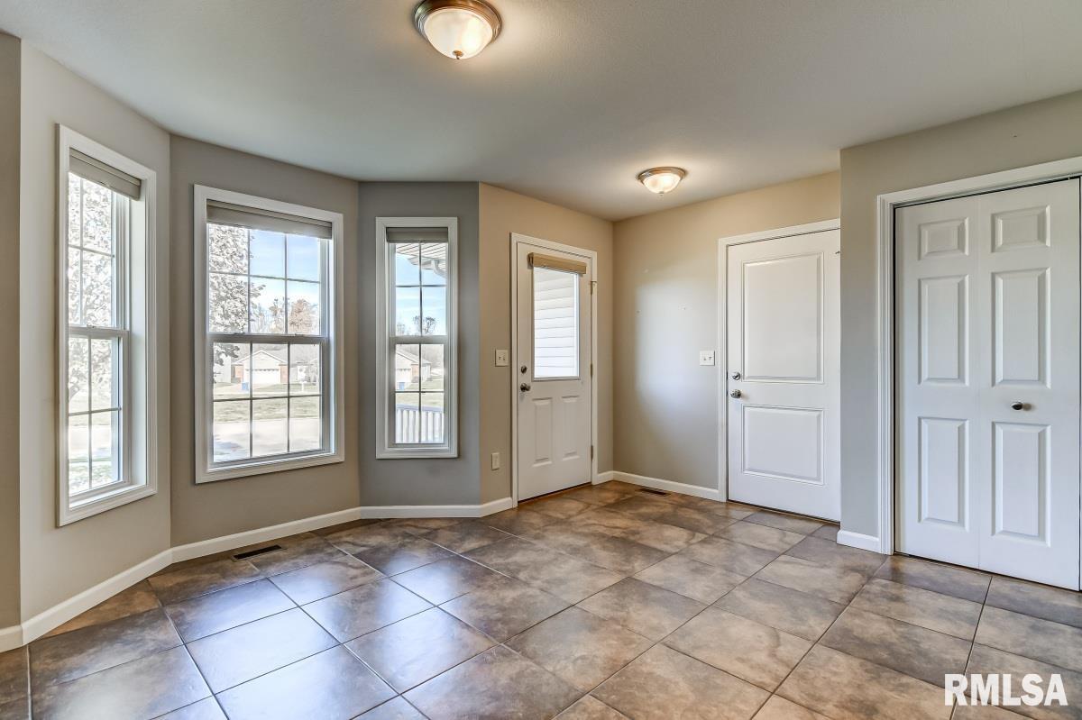 1072 Ravina Drive Chatham, IL 62629 - Photo 6 of 27 Gallery Image 6