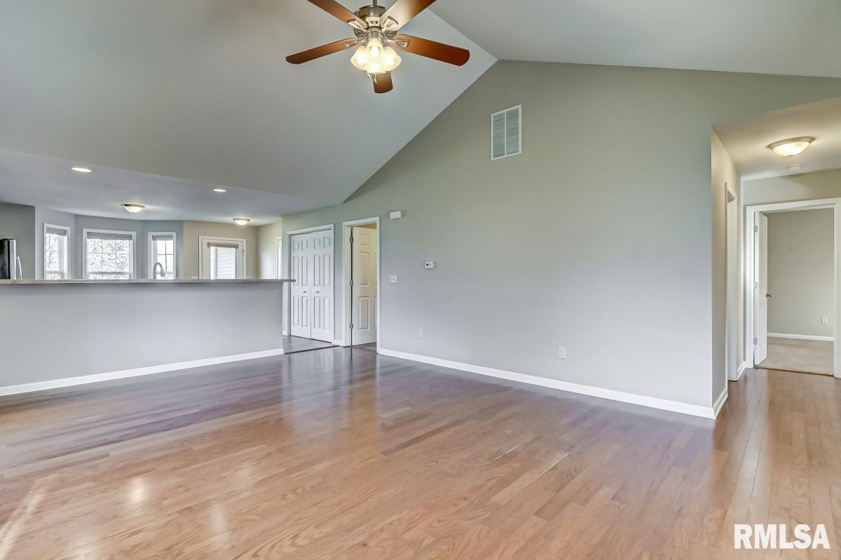1072 Ravina Drive Chatham, IL 62629 - Photo 9 of 27 Gallery Image 9