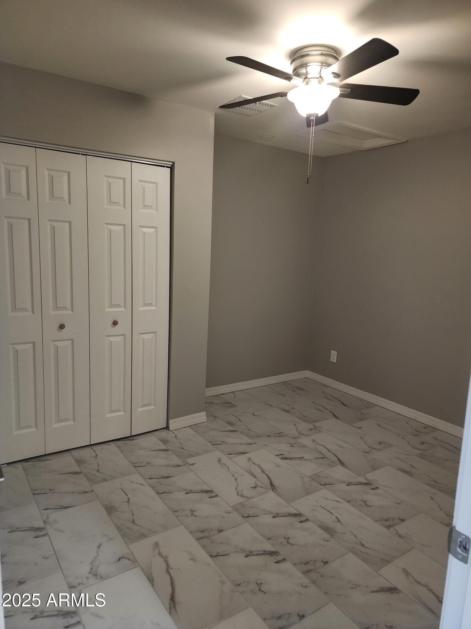 8838 North 2nd Way Phoenix, AZ 85020 - Photo 14 of 16 a view of a livingroom with a ceiling fan