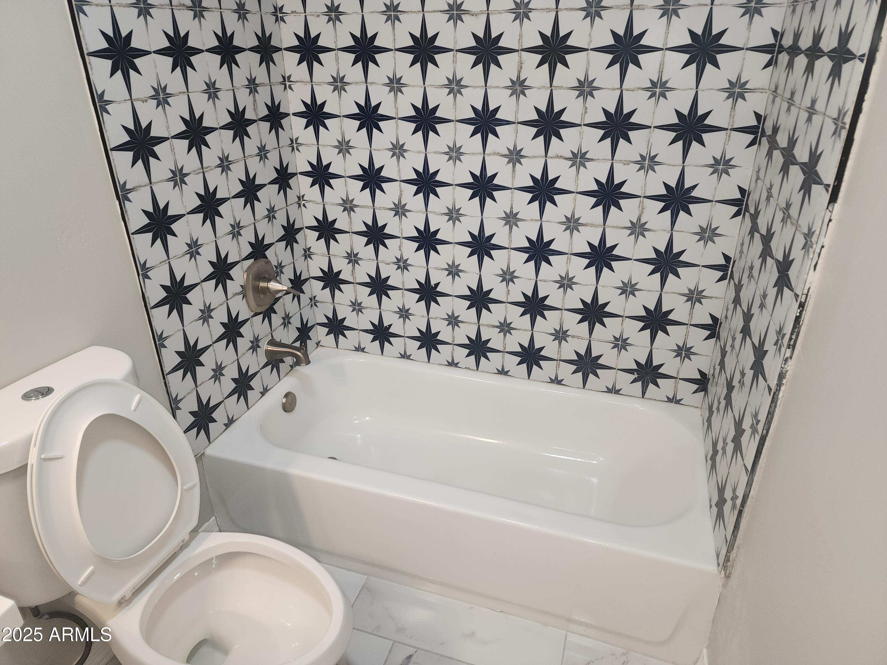 8838 North 2nd Way Phoenix, AZ 85020 - Photo 7 of 16 a bathroom with a toilet and a bathtub