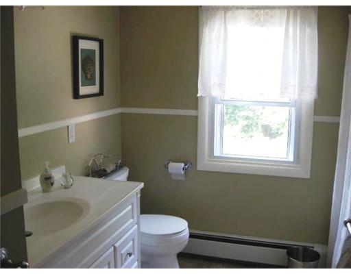 34 Tern Road Narragansett, RI 02882 - Photo 13 of 20 Bathroom.