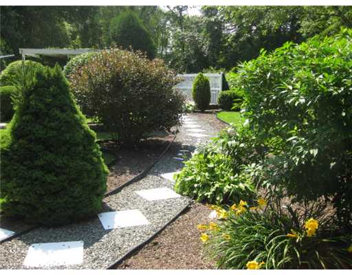 34 Tern Road Narragansett, RI 02882 - Photo 19 of 20 Yard/Garden.
