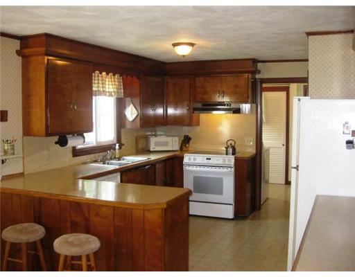 34 Tern Road Narragansett, RI 02882 - Photo 3 of 20 Kitchen.