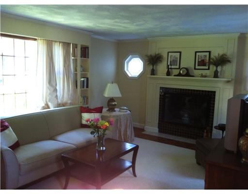 34 Tern Road Narragansett, RI 02882 - Photo 6 of 20 Living Room.