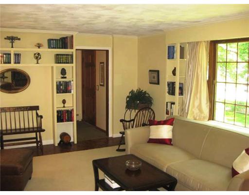 34 Tern Road Narragansett, RI 02882 - Photo 7 of 20 Living Room.