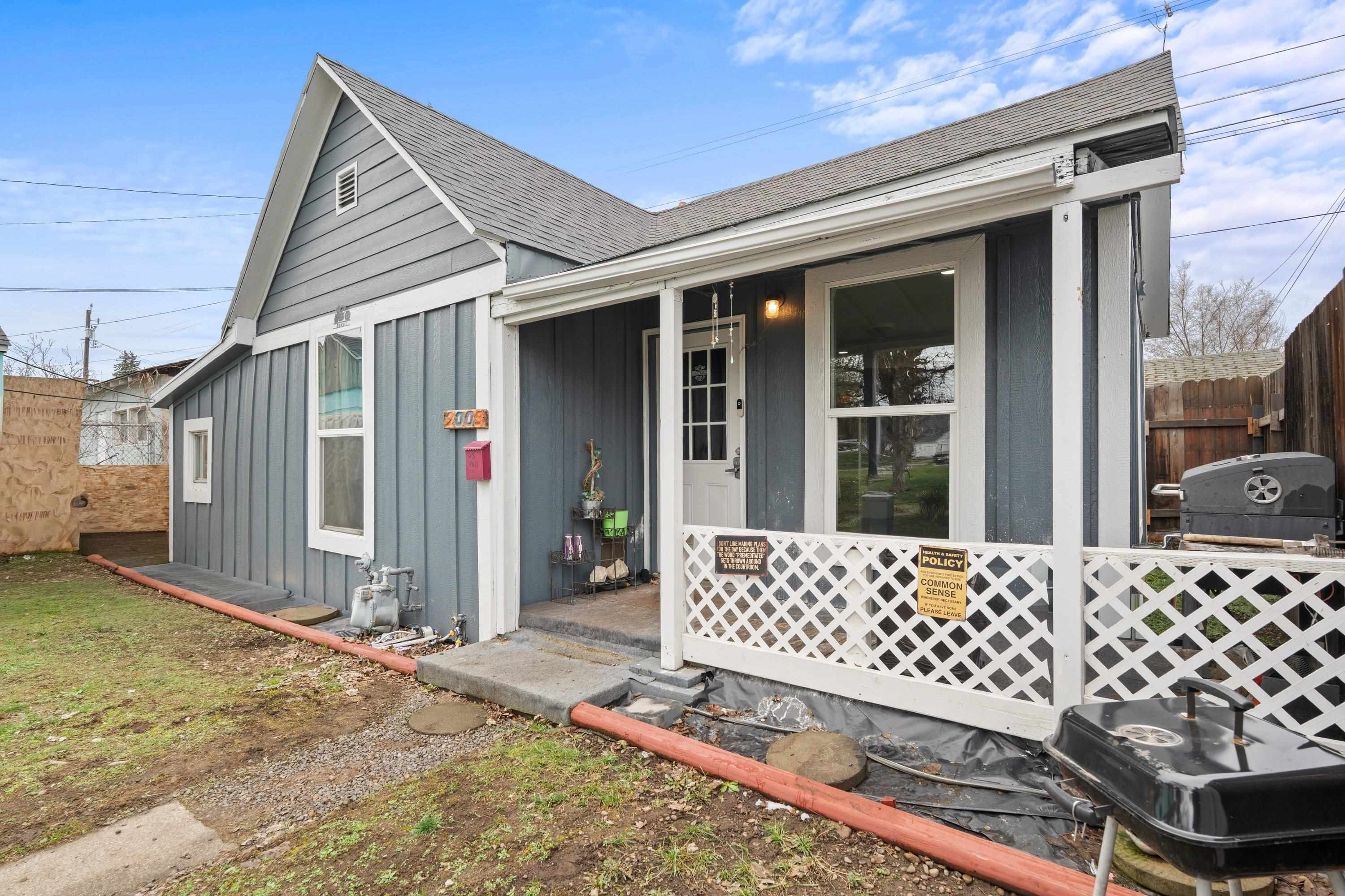 2009 West Mansfield Avenue Spokane, WA 99205 - Photo 2 of 21
