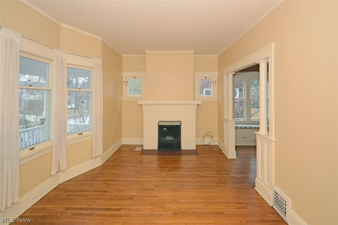 1507 Crest Road Cleveland, OH 44121 - Photo 6 of 34