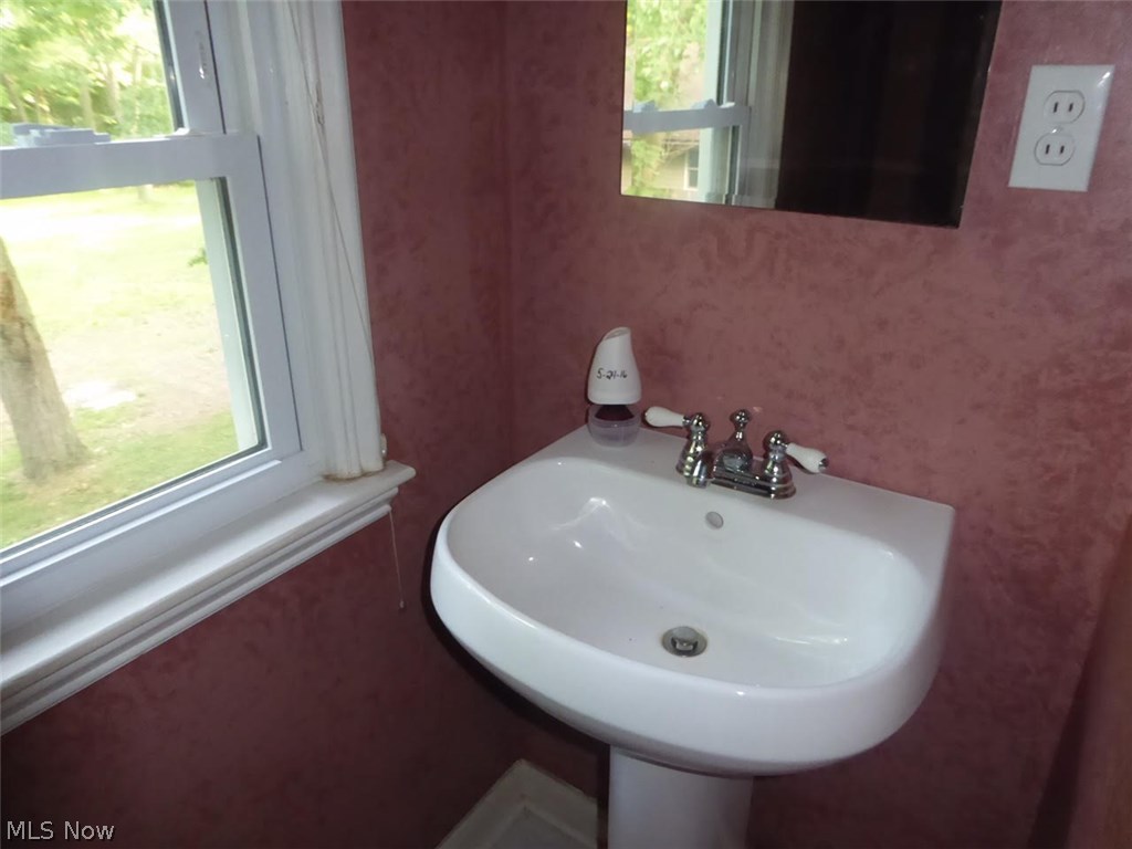 24250 Chardon Road Cleveland, OH 44143 - Photo 11 of 24 Gallery Image 11