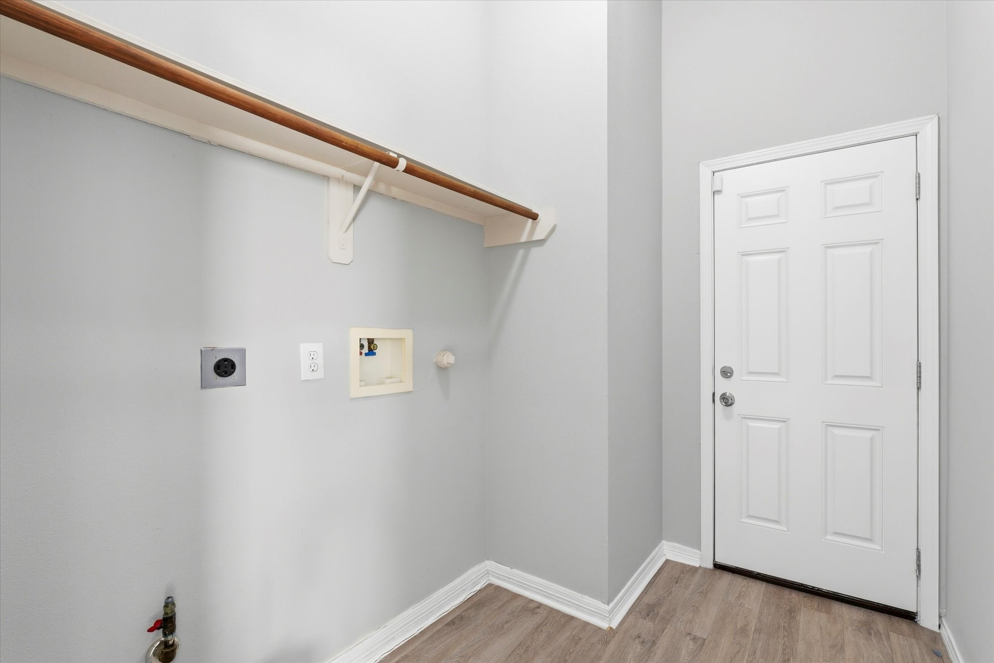 4515 Chetco Lane Baytown, TX 77521 - Photo 18 of 21 Laundry room leading to garage