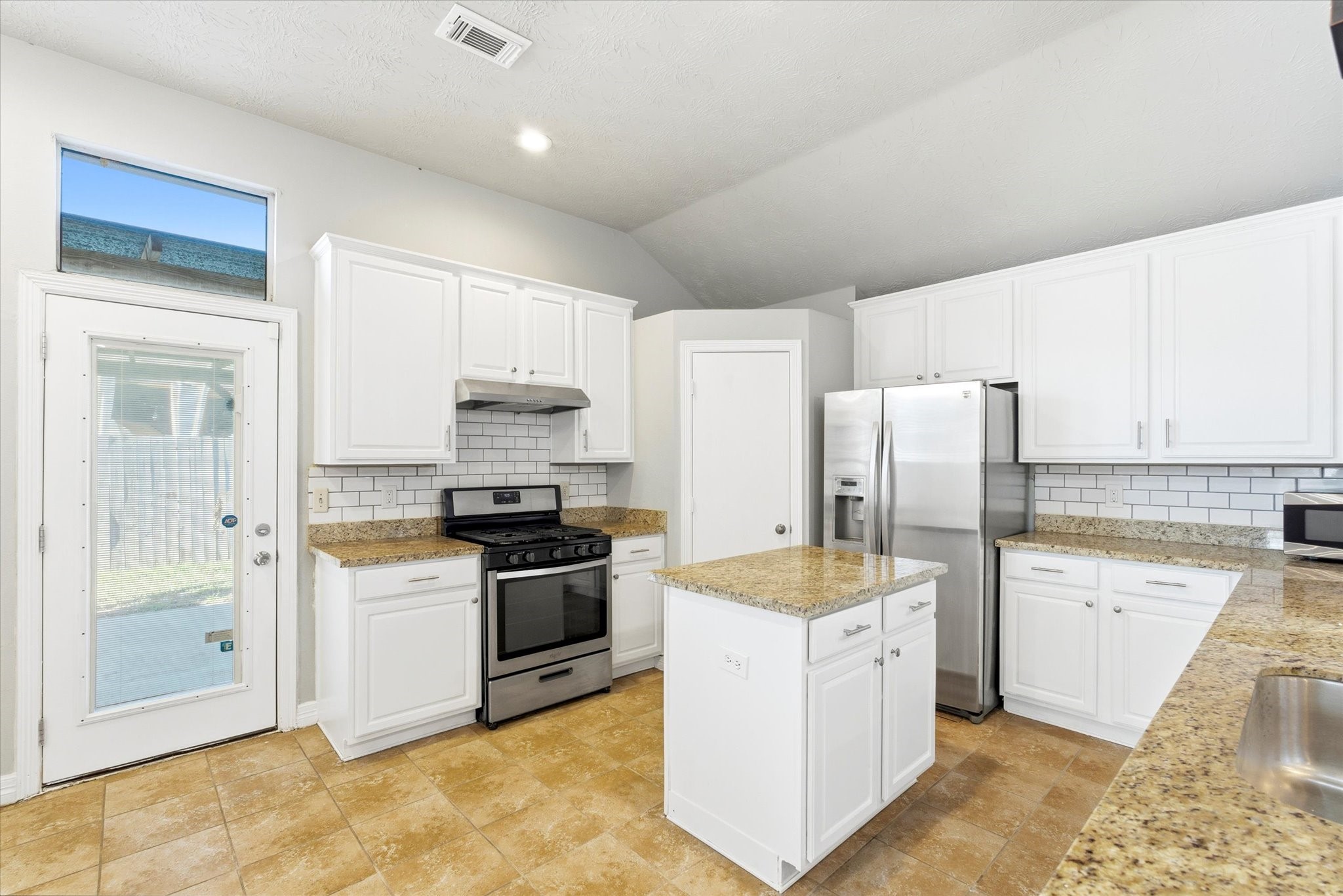 4515 Chetco Lane Baytown, TX 77521 - Photo 8 of 21