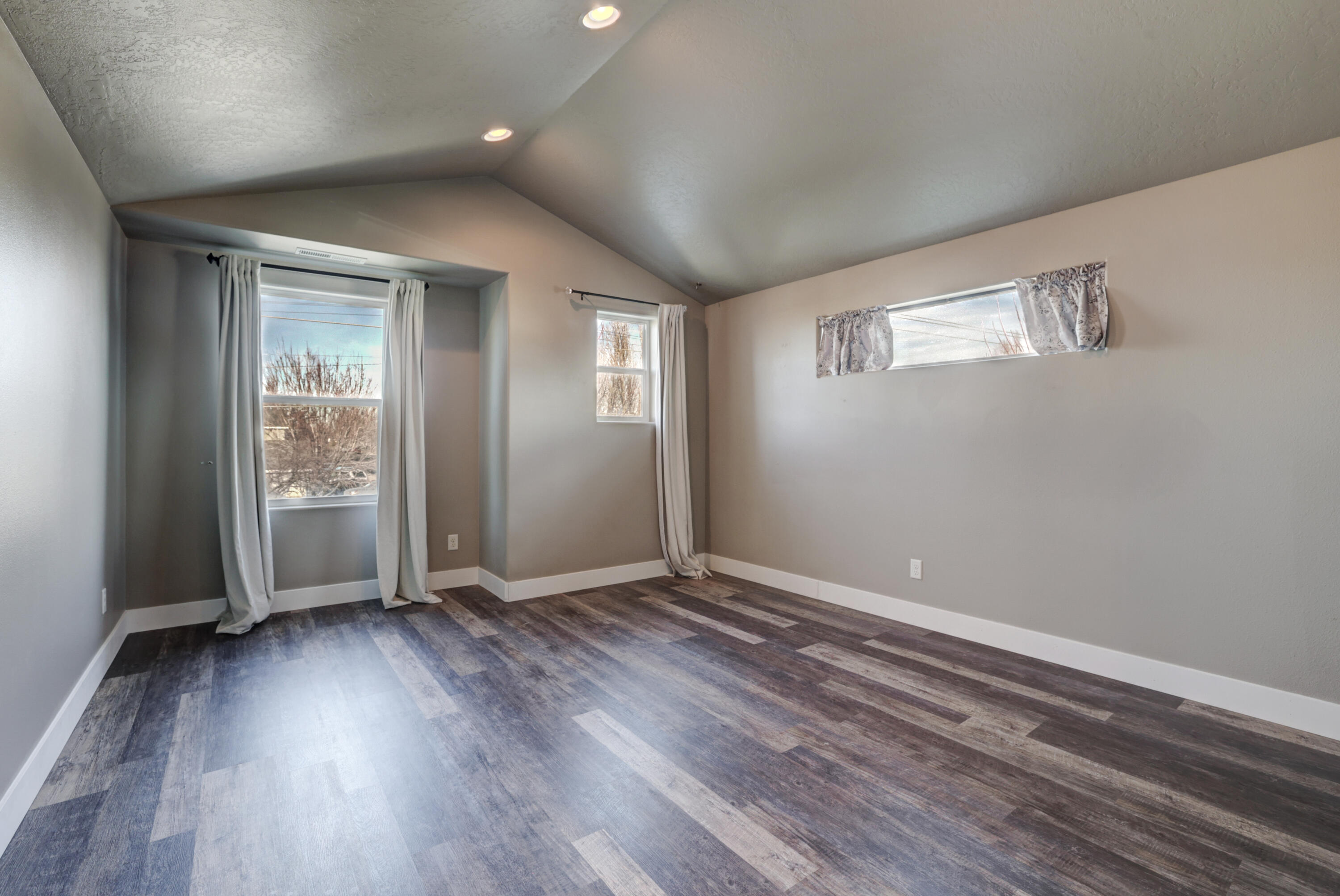 1525 Southwest 31st Street Redmond, OR 97756 - Photo 11 of 26 1525 SW 31st St-20