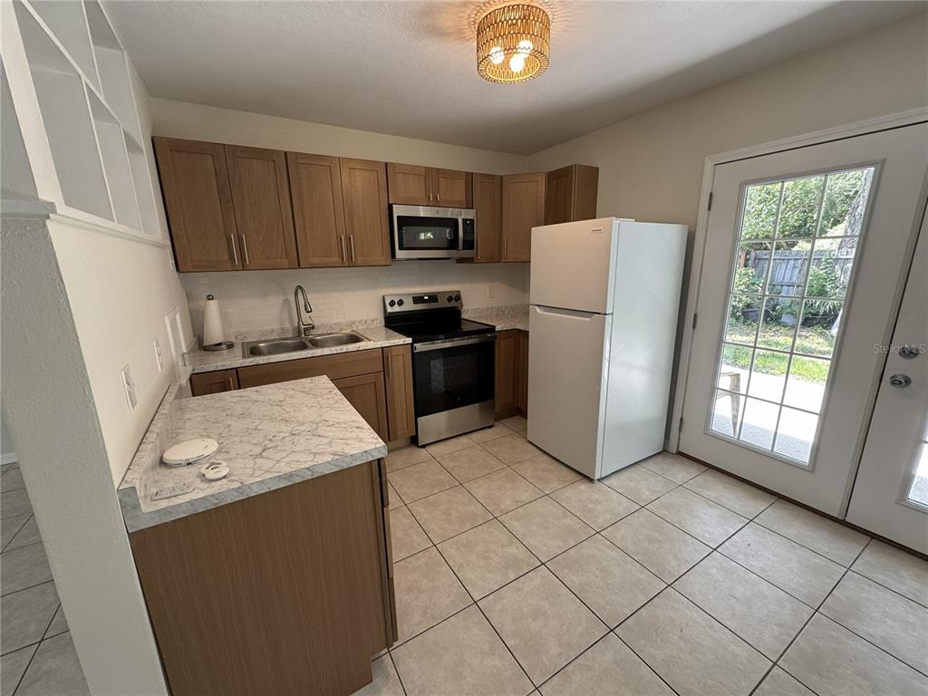 516 Laurel Road West Nokomis, FL 34275 - Photo 5 of 16 Gallery Image 5