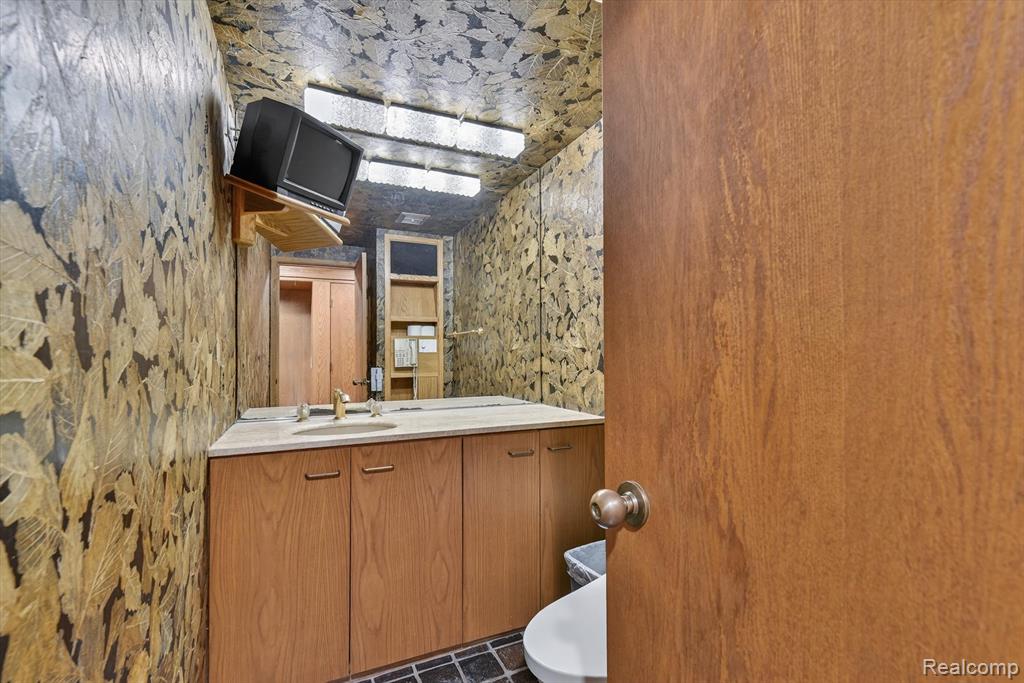 2551 Patterson Lake Road Pinckney, MI 48169 - Photo 38 of 95