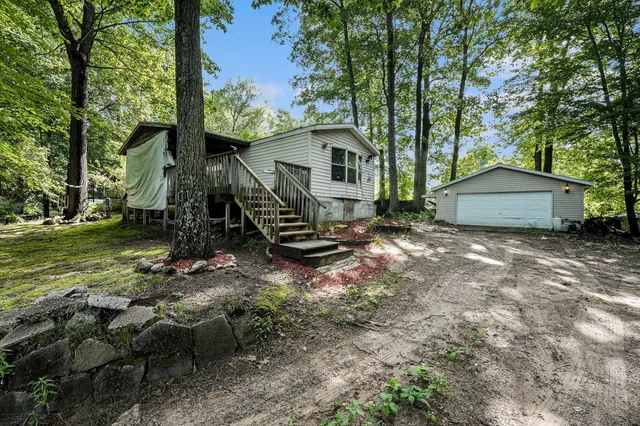 $239,000 | 15740 Grey Goose Drive, Gowen, MI 49326