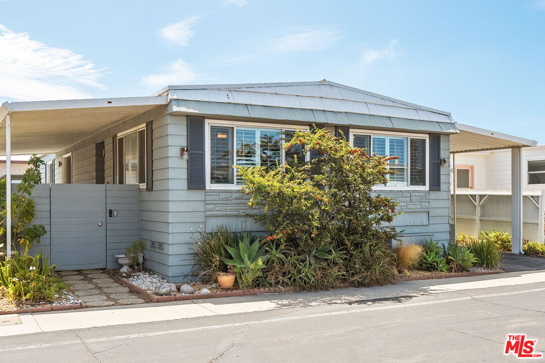 29500 Heathercliff Road, Unit 9 Malibu, CA 90265 - Photo 1 of 34