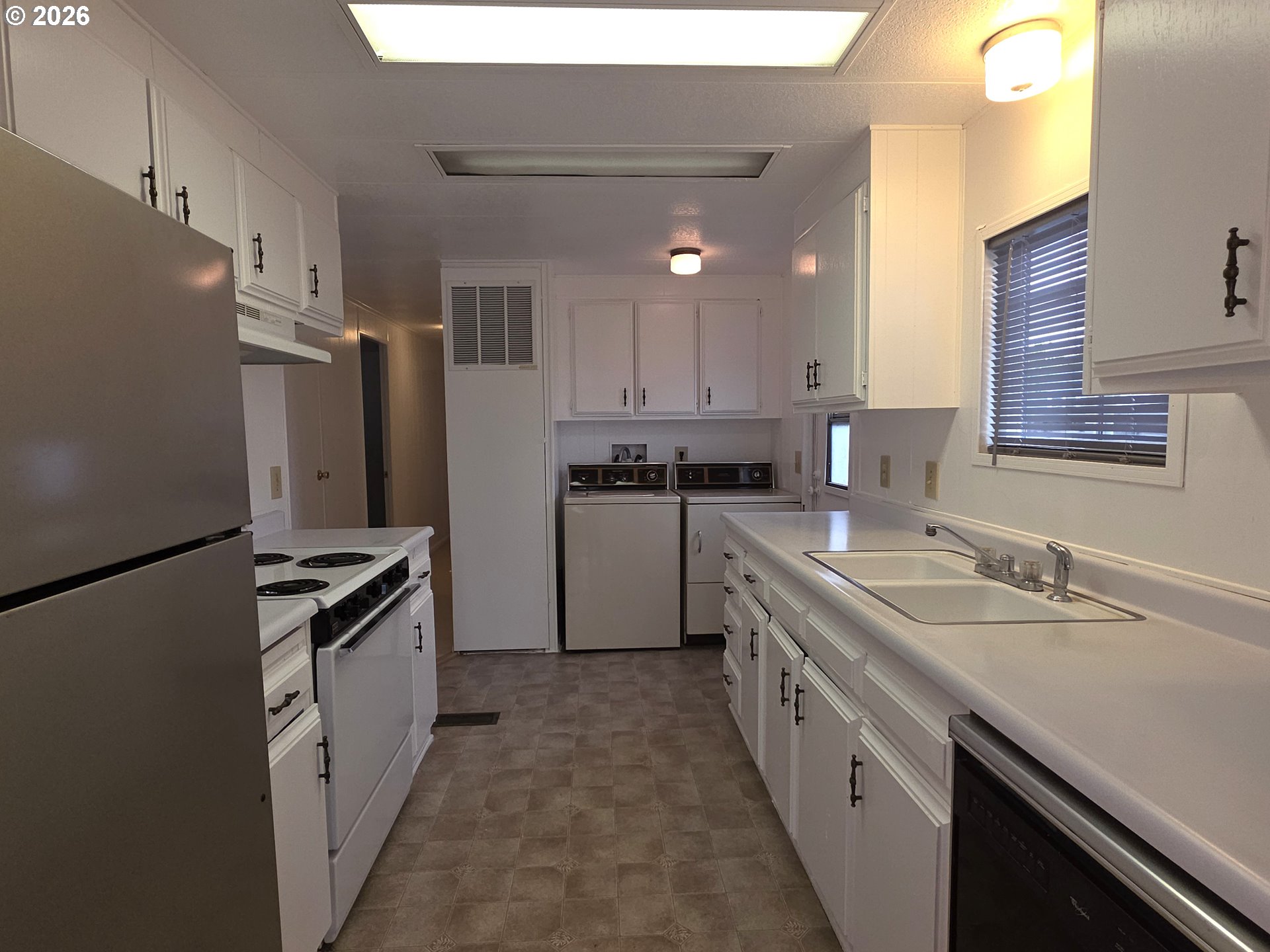 13045 Southeast Stark Street, Unit 112 Portland, OR 97233 - Photo 10 of 25