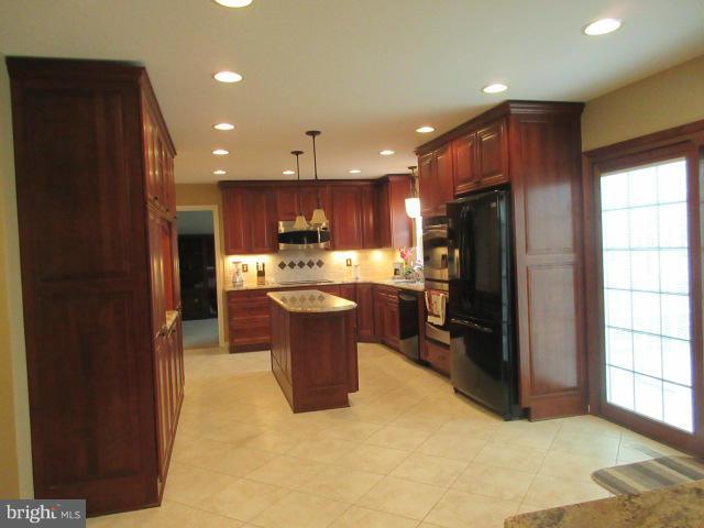 5945 Hillside Road St. Leonard, MD 20685 - Photo 2 of 19 Kitchen