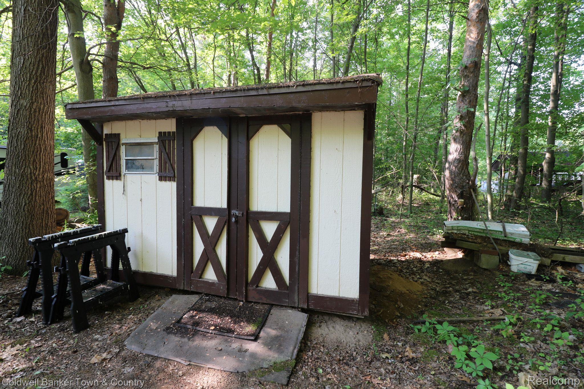 4075 Center Road Linden, MI 48451 - Photo 7 of 28 Shed