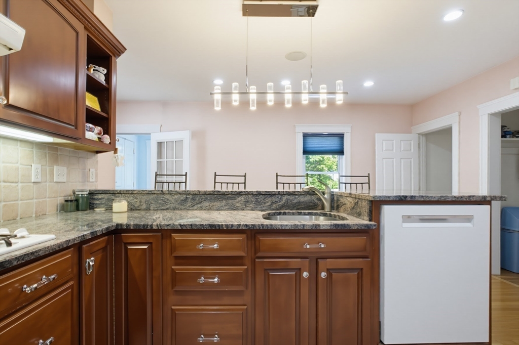 71 Circuit Road Dedham, MA 02026 - Photo 6 of 40