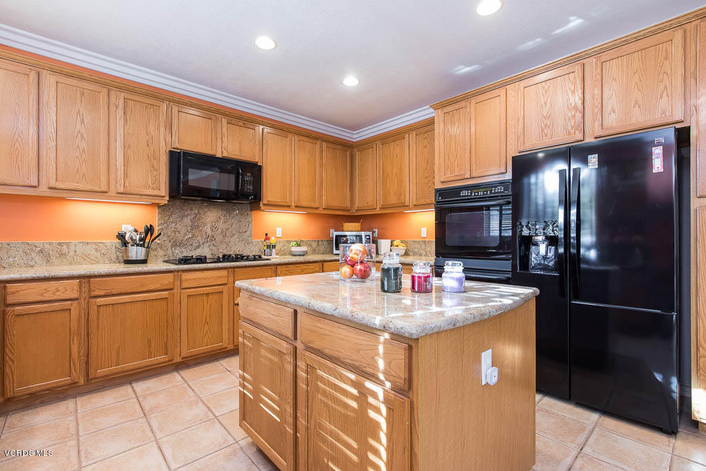 48 East Boulder Creek Road Simi Valley, CA 93065 - Photo 12 of 36 48 East Boulder Creek Road - HsHProd-17