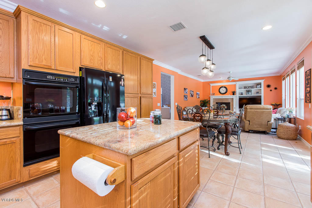 48 East Boulder Creek Road Simi Valley, CA 93065 - Photo 6 of 36 48 East Boulder Creek Road - HsHProd-19