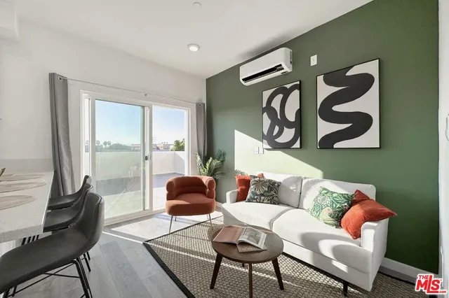 $1,200 | 3124 West 11th Street, Los Angeles, CA 90006