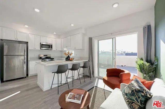 $1,200 | 3124 West 11th Street, Los Angeles, CA 90006