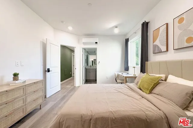 $1,200 | 3124 West 11th Street, Los Angeles, CA 90006