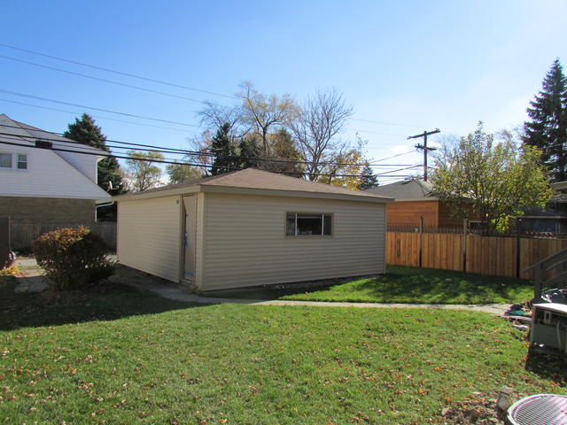 7719 East Prairie Road Skokie, IL 60076 - Photo 24 of 25 a view of a backyard