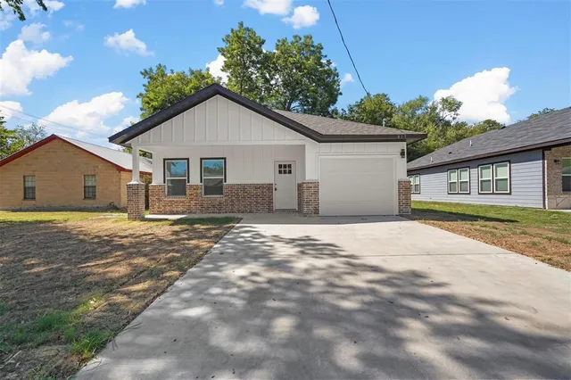 $1,695 | 813 Oneal Street, Greenville, TX 75401