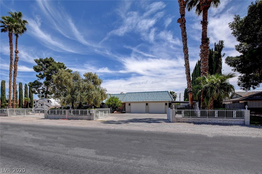 1350 Westwind Road Las Vegas, NV 89146 - Photo 2 of 50 Gallery Image 2