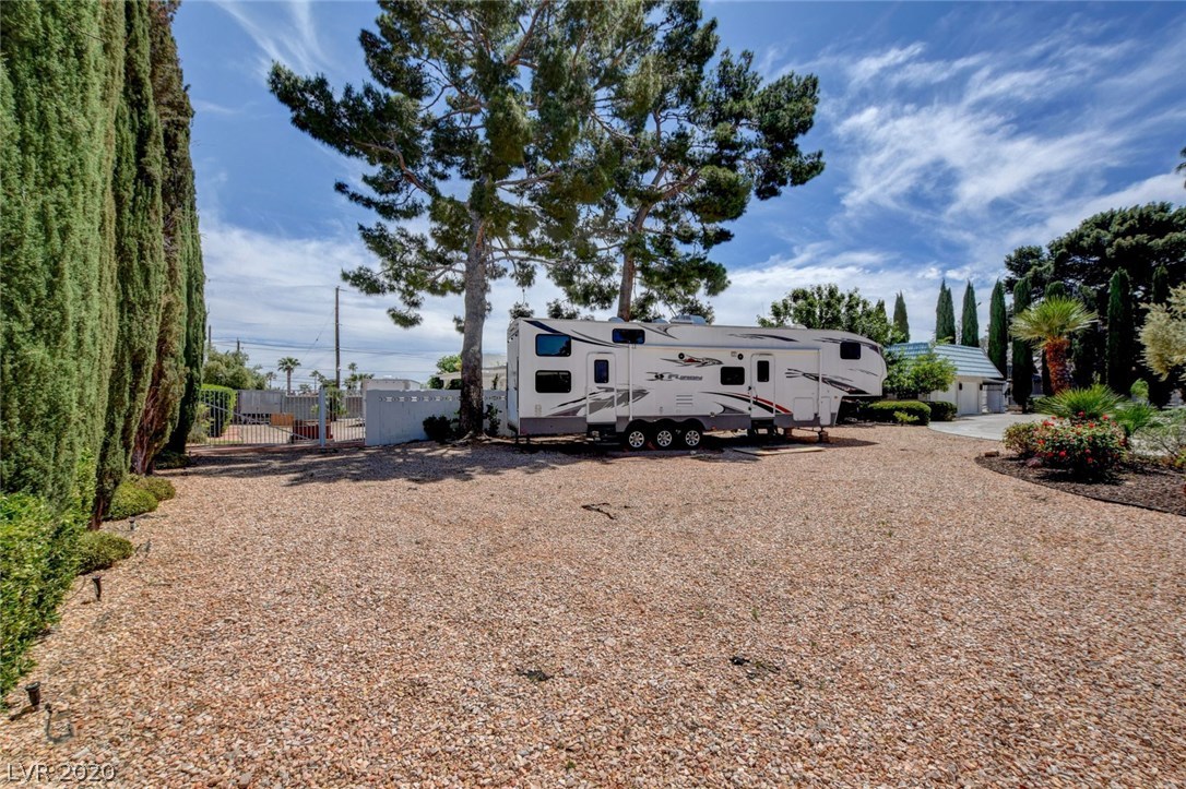 1350 Westwind Road Las Vegas, NV 89146 - Photo 3 of 50 Gallery Image 3