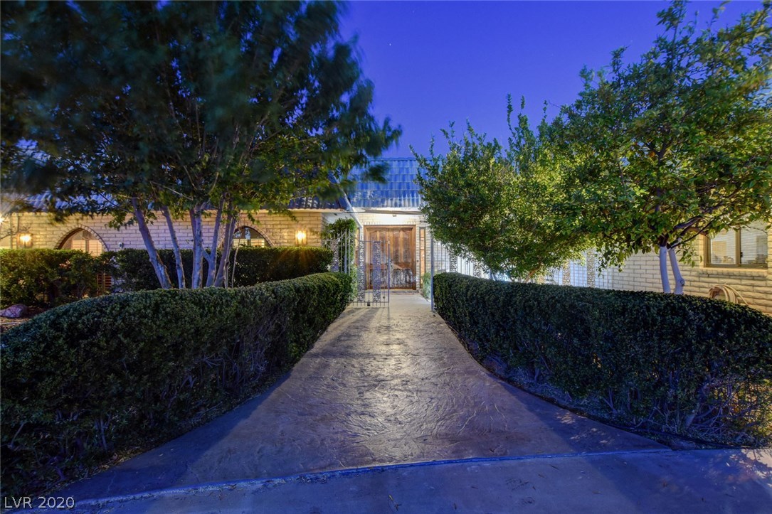 1350 Westwind Road Las Vegas, NV 89146 - Photo 5 of 50 Gallery Image 5