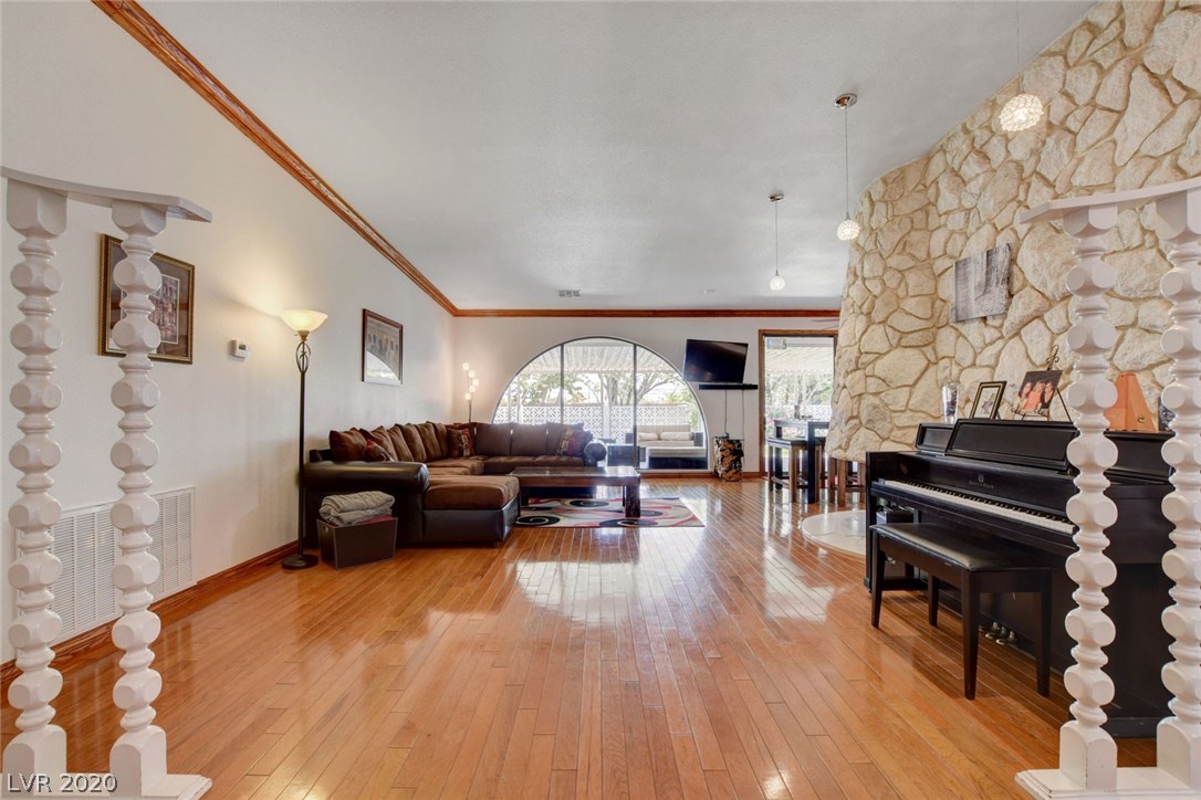 1350 Westwind Road Las Vegas, NV 89146 - Photo 8 of 50 Gallery Image 8
