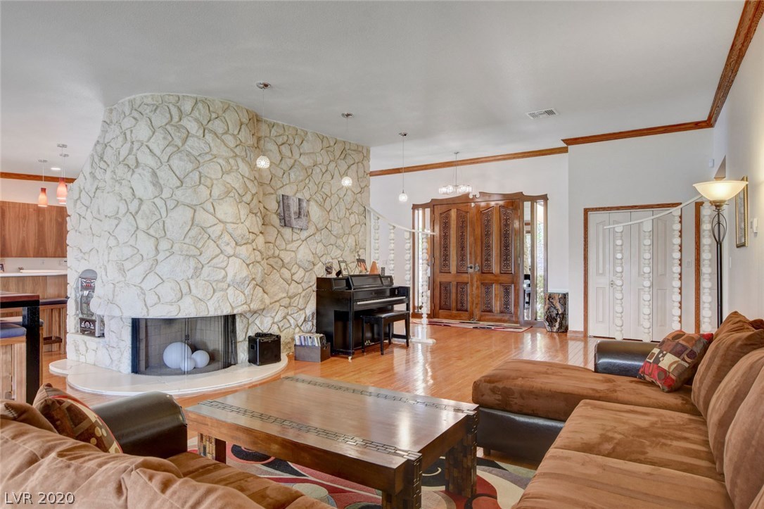 1350 Westwind Road Las Vegas, NV 89146 - Photo 9 of 50 Gallery Image 9
