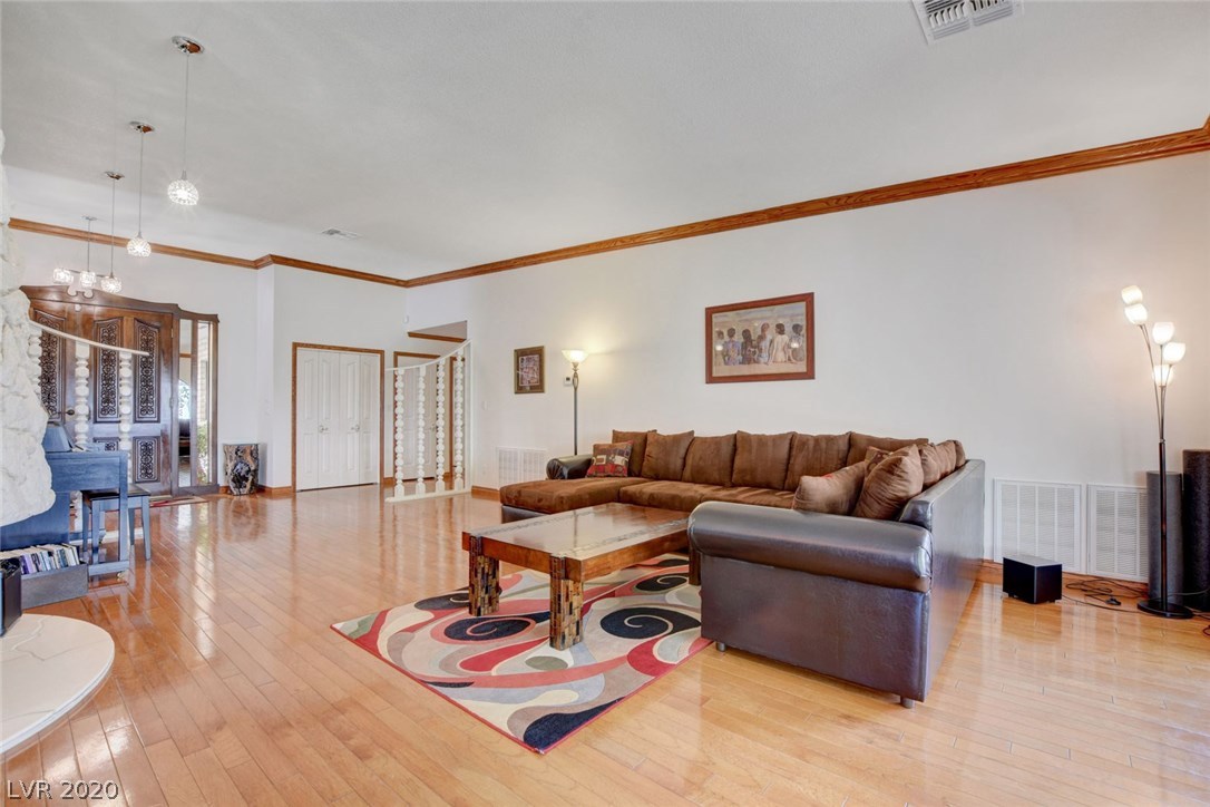 1350 Westwind Road Las Vegas, NV 89146 - Photo 10 of 50 Gallery Image 10