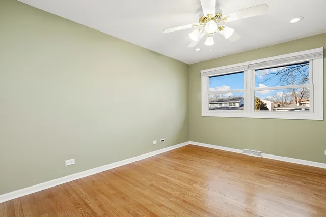 $574,900 | 17W435 Concord Place, Darien, IL 60561