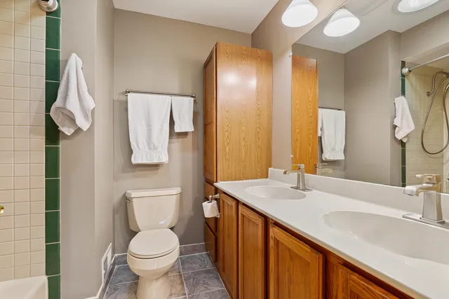 $574,900 | 17W435 Concord Place, Darien, IL 60561