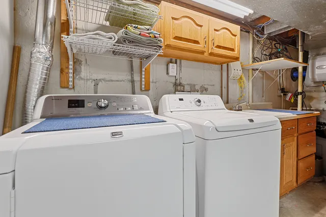 $574,900 | 17W435 Concord Place, Darien, IL 60561