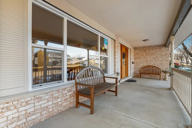 $574,900 | 17W435 Concord Place, Darien, IL 60561