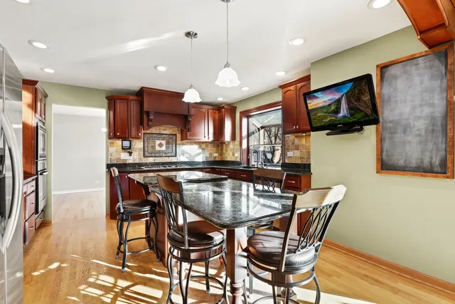 $574,900 | 17W435 Concord Place, Darien, IL 60561