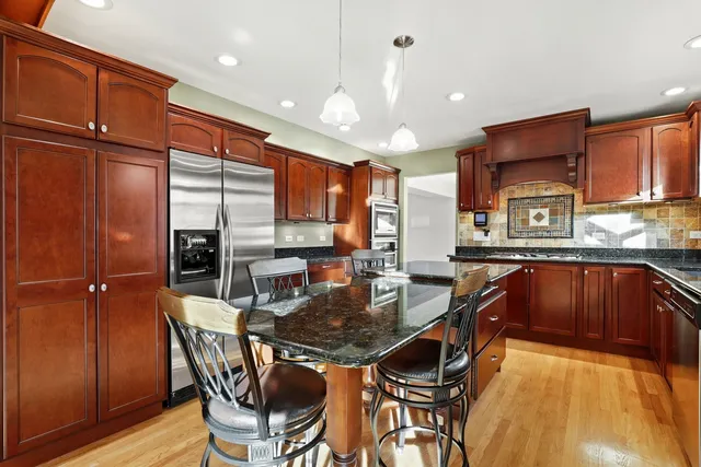 $574,900 | 17W435 Concord Place, Darien, IL 60561