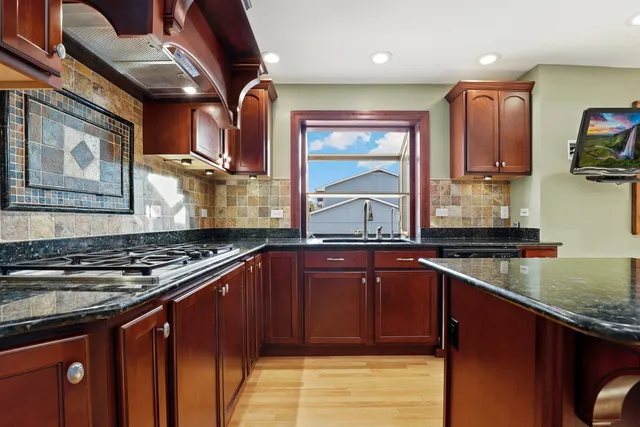 $574,900 | 17W435 Concord Place, Darien, IL 60561