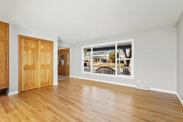 $574,900 | 17W435 Concord Place, Darien, IL 60561