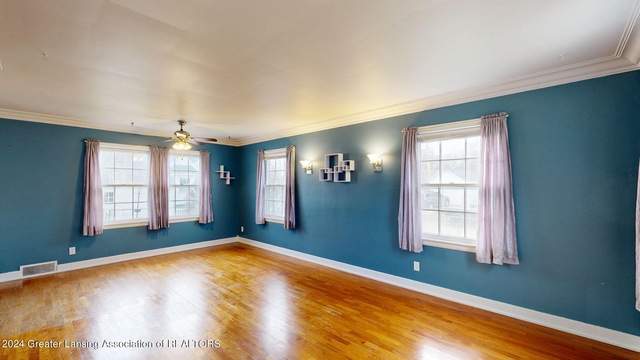 323 Kensington Road Lansing, MI 48910 - Photo 5 of 39 24-web-or-mls-323 Kensington (24)