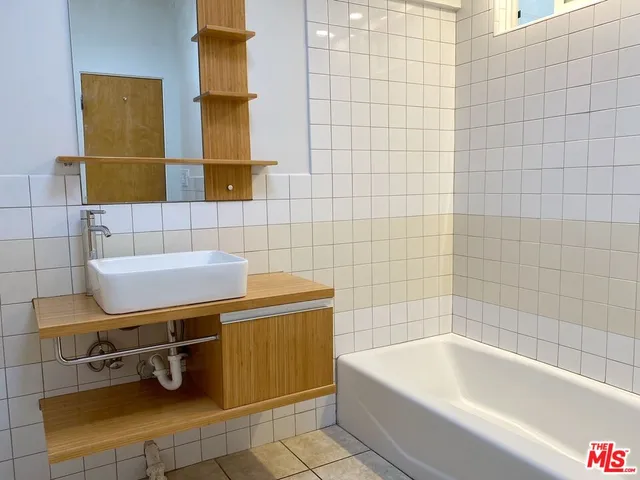 $5,850 | 3352 Oak Glen Drive, Los Angeles, CA 90068