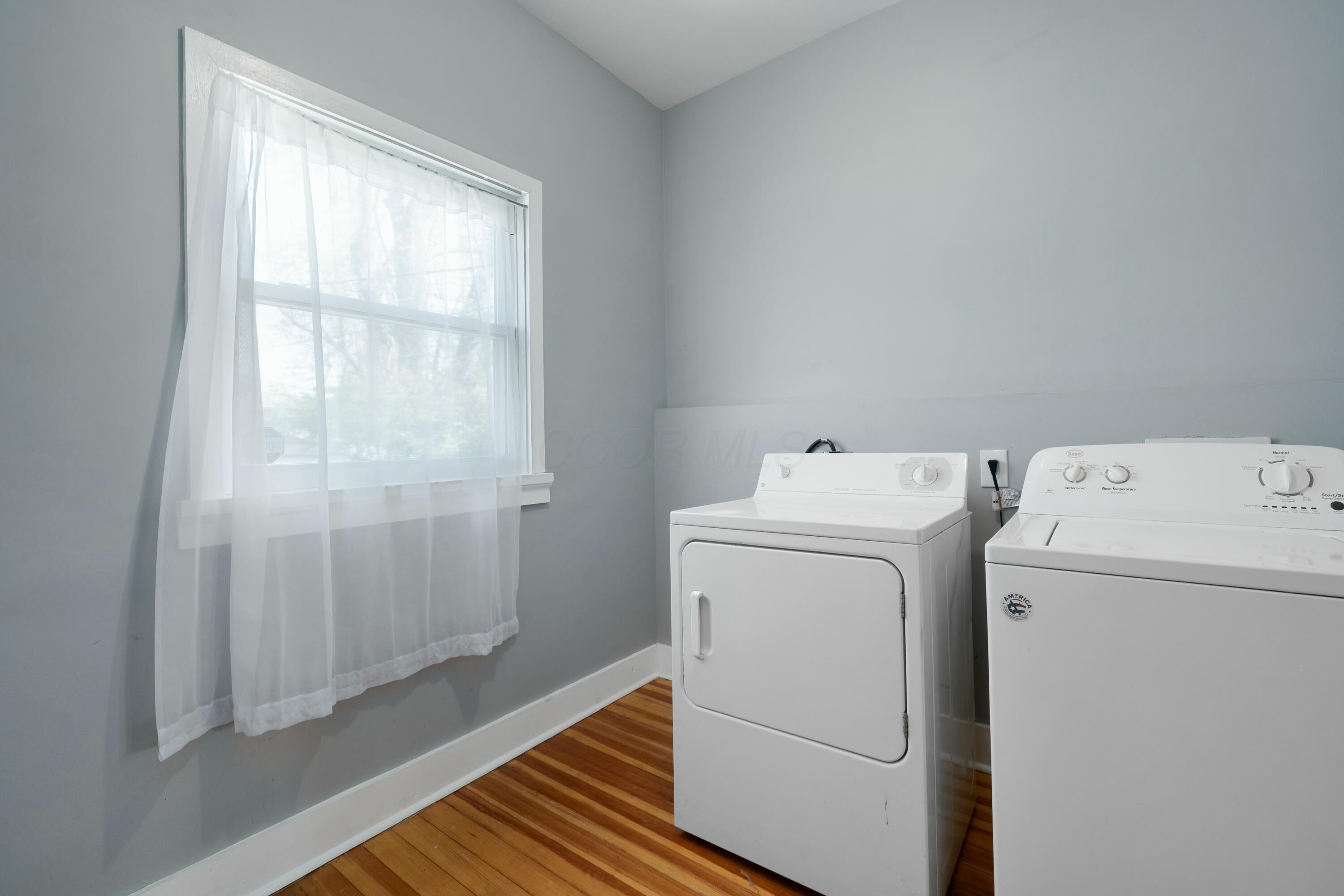 418 Berkeley Road Columbus, OH 43205 - Photo 15 of 37 washer/dryer convey