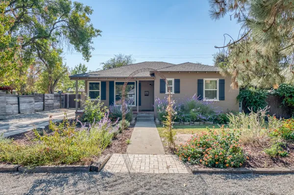 $2,195 | 632 East Ramona Way, Fresno, CA 93704