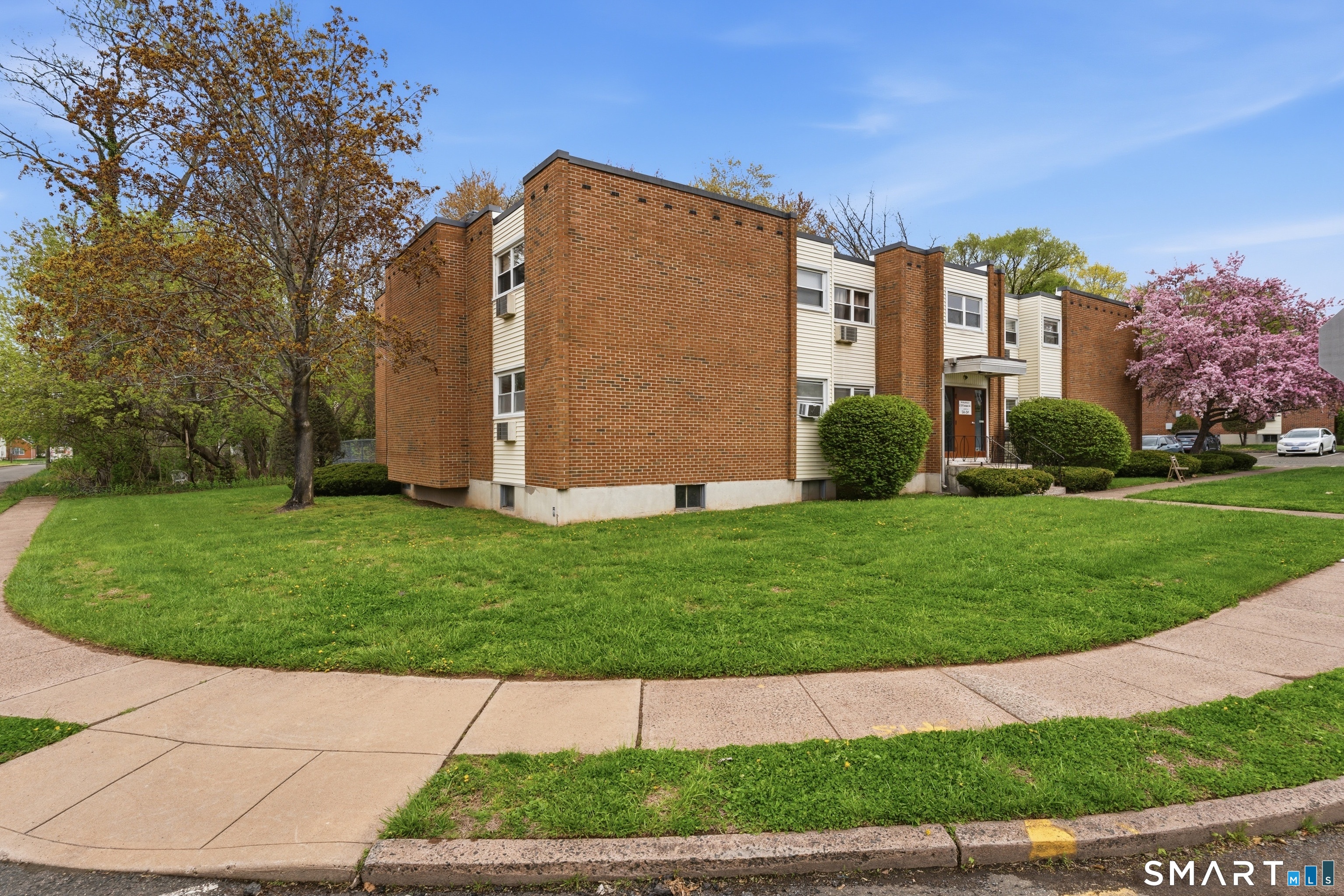 27 Thompson Road, Unit F Manchester, CT 06040 - Photo 27 of 31