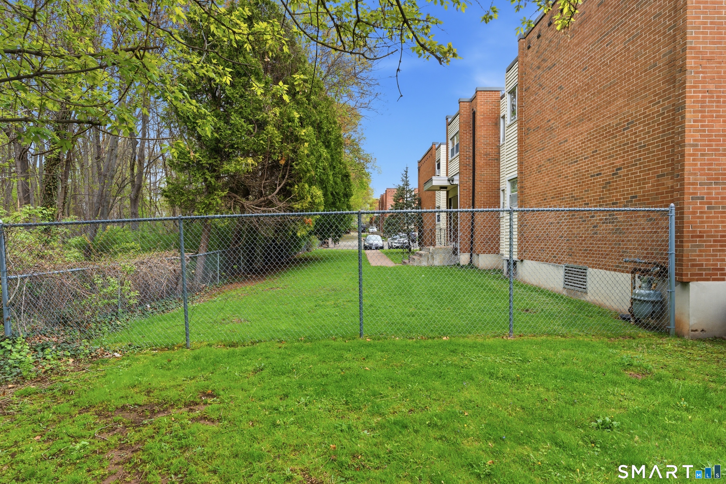 27 Thompson Road, Unit F Manchester, CT 06040 - Photo 28 of 31